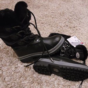 NWT Khombu sz 6M women/big girls boots